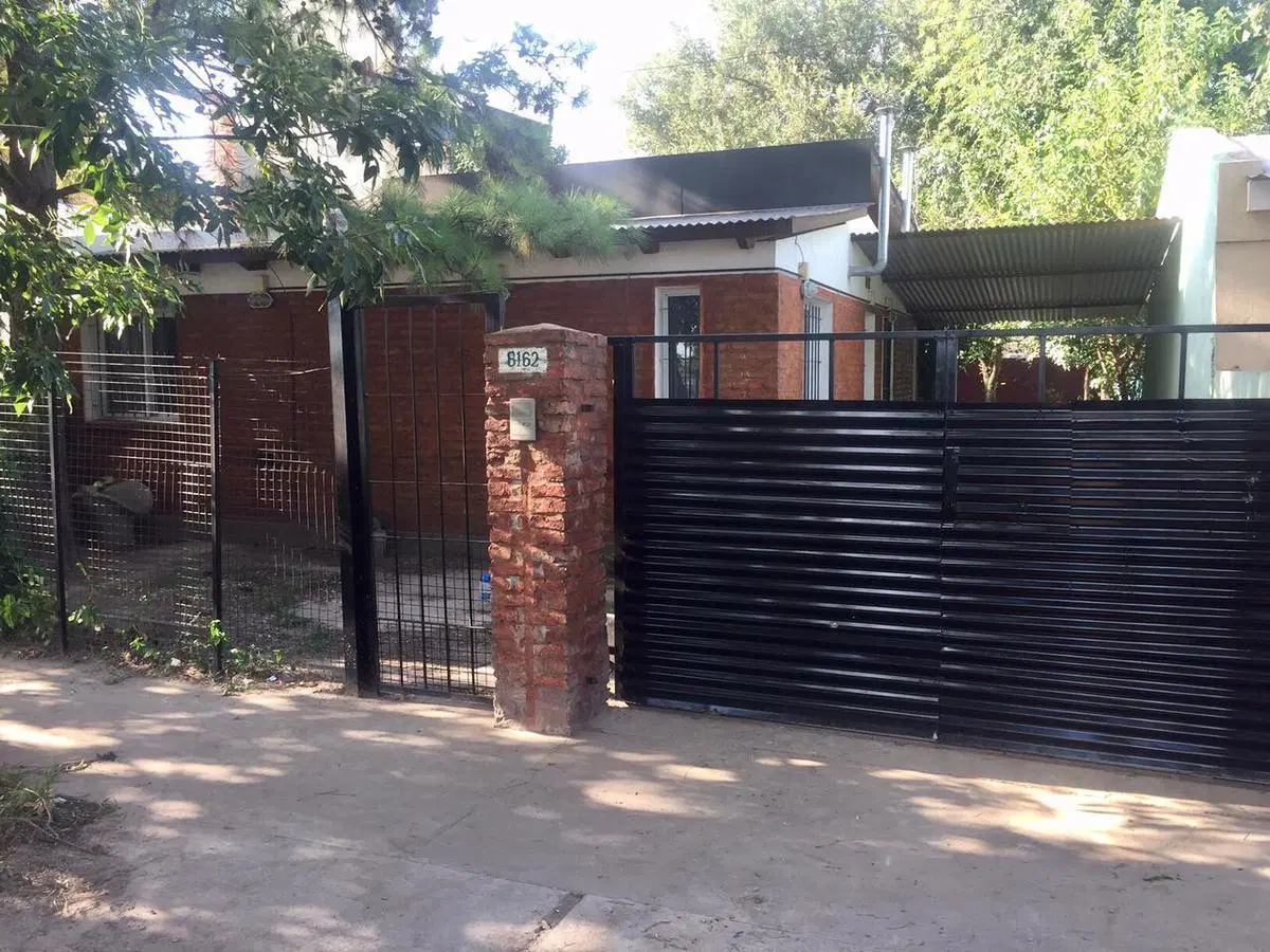 ALQUILER - CASA- 3 DORMITORIOS- J. NEWBERY 8162 - EMPALME GRANEROS-ROSARIO 4