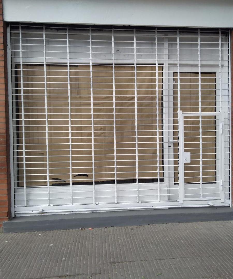 Foto de ALQUILER- LOCAL COMERCIAL- PROV. UNIDAS 1011- BELGRANO- ROSARIO, imagen 2
