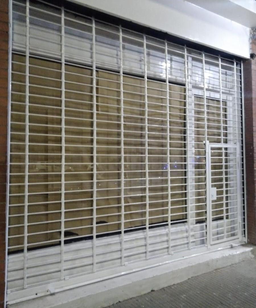 Foto de ALQUILER- LOCAL COMERCIAL- PROV. UNIDAS 1011- BELGRANO- ROSARIO, imagen 1