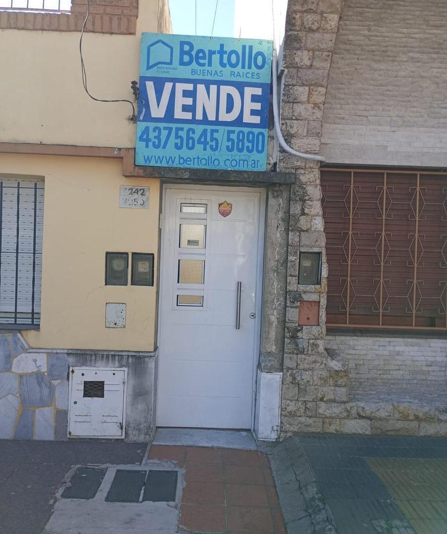 Foto de VENTA - CASA - 2 DORMITORIOS - ZUVIRIA 7250 - BELGRANO - ROSARIO, imagen 1