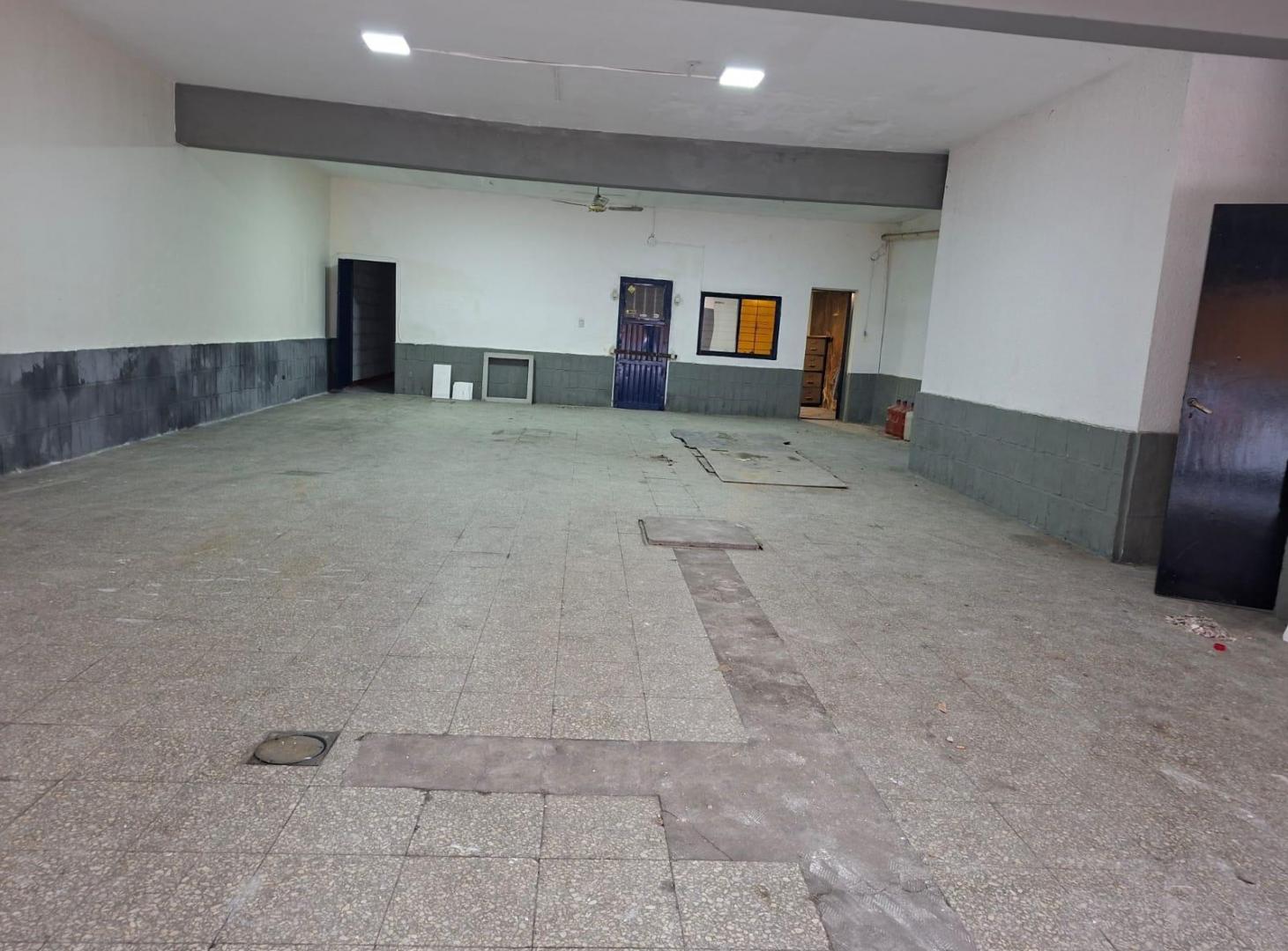 Foto de VENTA/ALQUILER - LOCAL COMERCIAL- SANTA FE 4358- ECHESORTU- ROSARIO, imagen 2