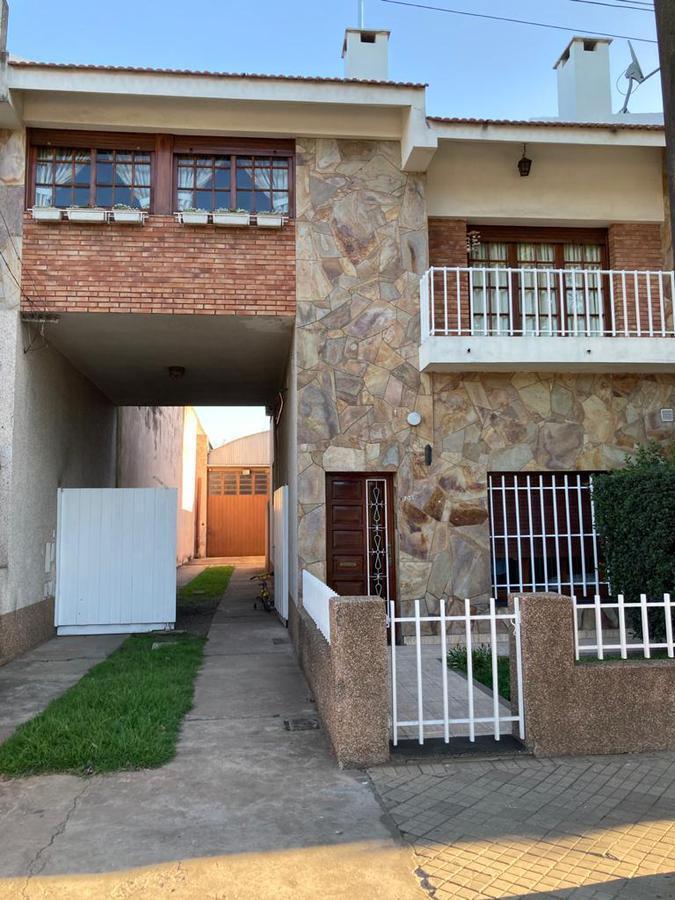 Foto de VENTA-2 CASAS CON GALPON-AV DEL ROSARIO 700-TIRO SUIZO, imagen 1