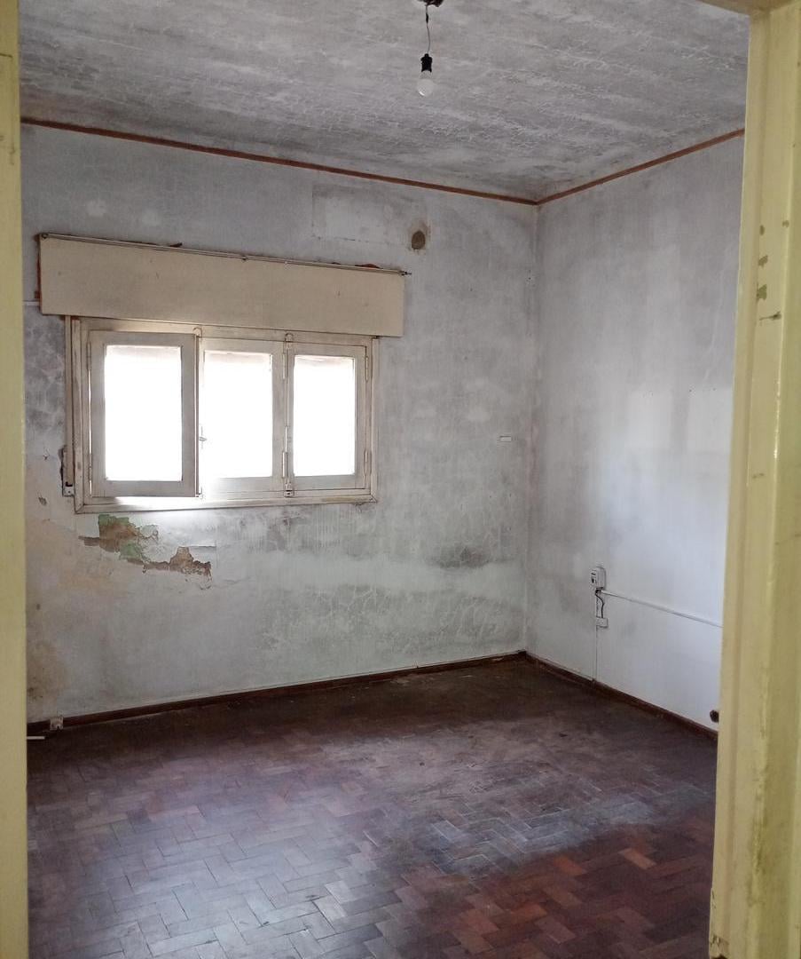 Foto de VENTA - CASA Y LOCAL - 2 DORMITORIOS - PEDRO LINO FUNES 1589, imagen 2