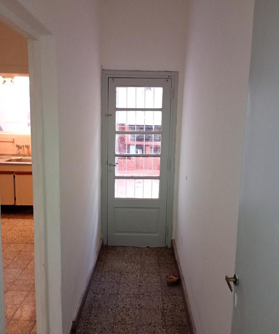 Foto de VENTA - CASA - 2 DORMITORIOS - RIOJA 5685 - AZCUENAGA - ROSARIO, imagen 2