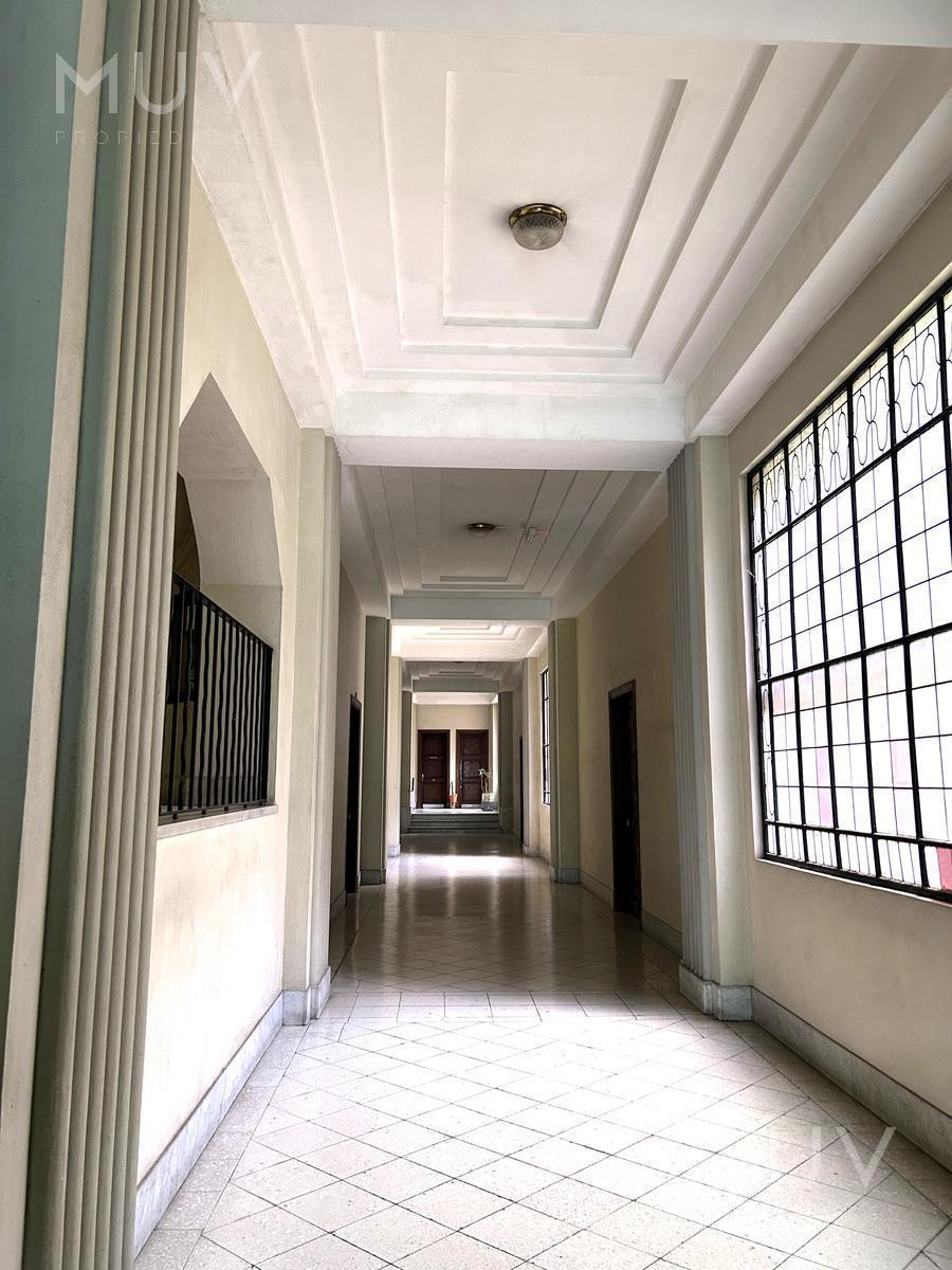 Departamento de 5 Ambientes en Venta en Balvanera en La Emblemática Torre Saint 4
