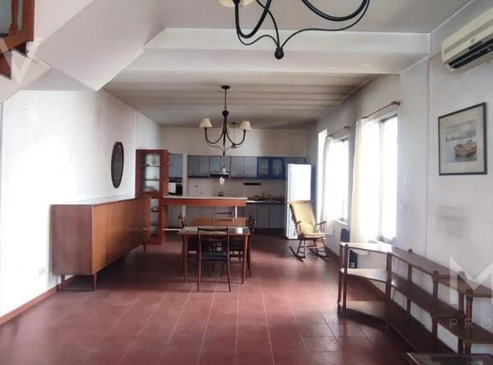 Cómoda y amplia Casa en Venta a refaccionar en Villa Urquiza en lote propio con Terraza 4