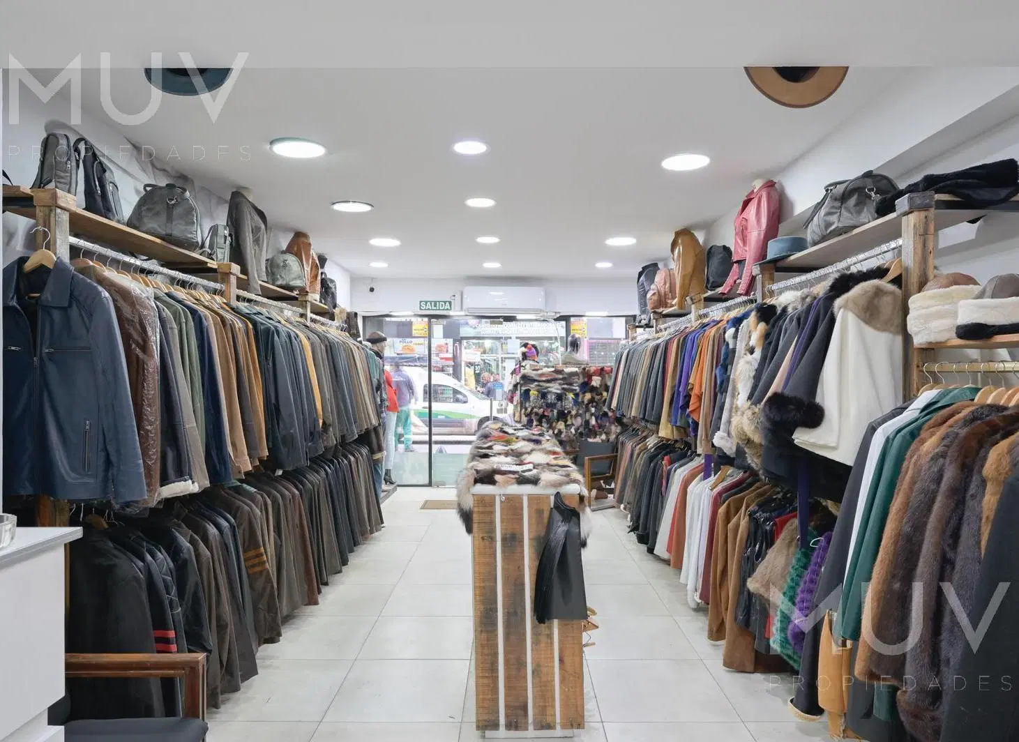 Tucuman 500 - Local en Venta Apto Todo Destino con Tiraje a los 4 vientos en pleno Centro 2