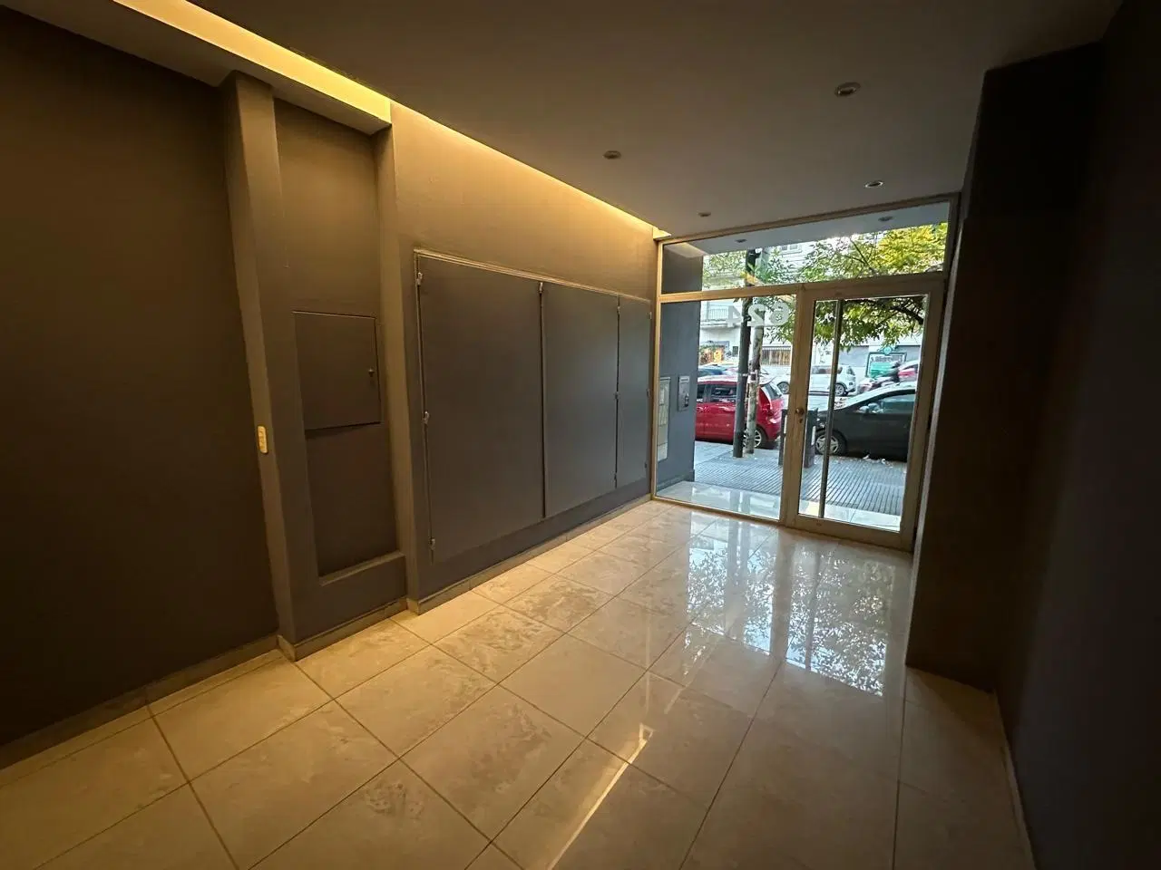 Oficina . | ALBERDI, JUAN B., AV. al 600 1