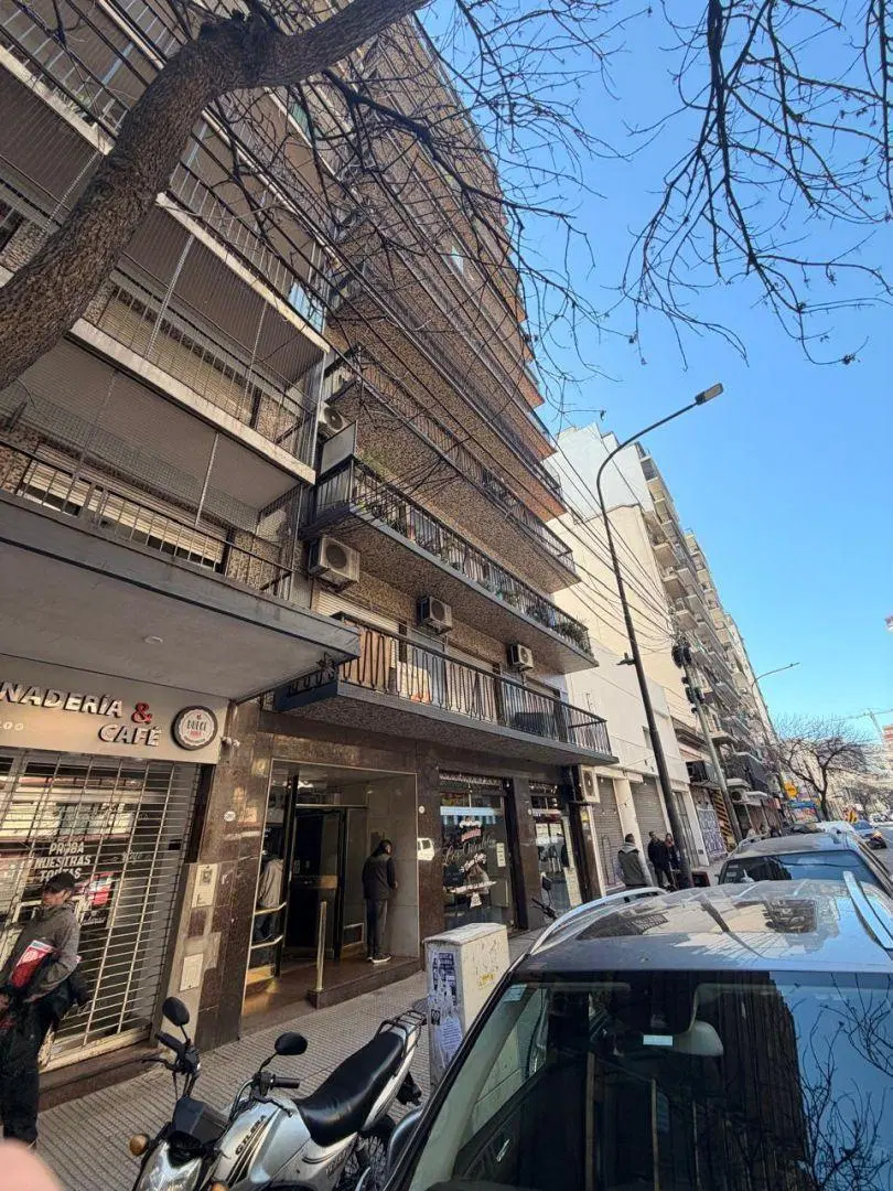 Oficina . | Av. Rivadavia al 3900 4