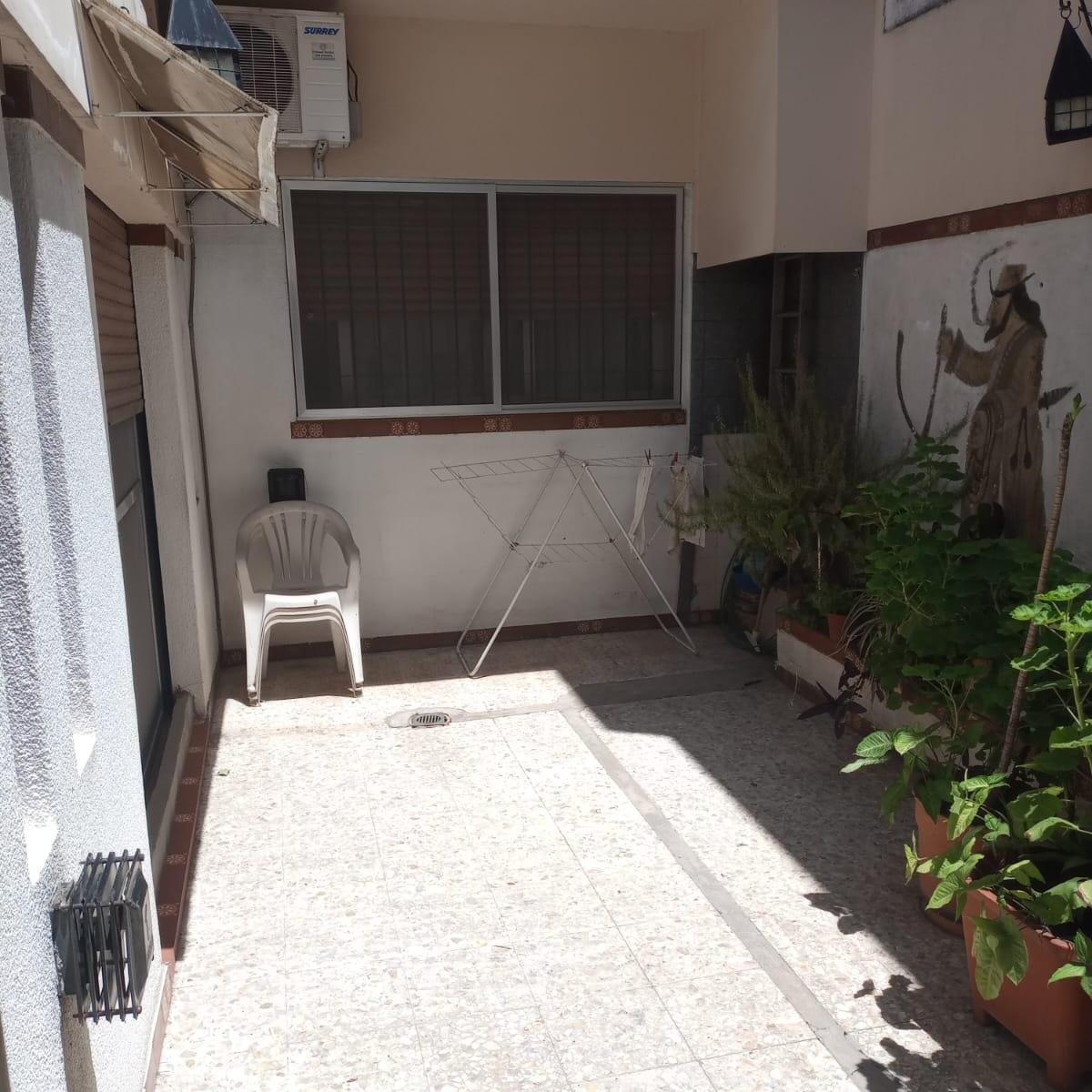 Depto. 3 Amb, Amplio. Planta Baja. con Patio. 4
