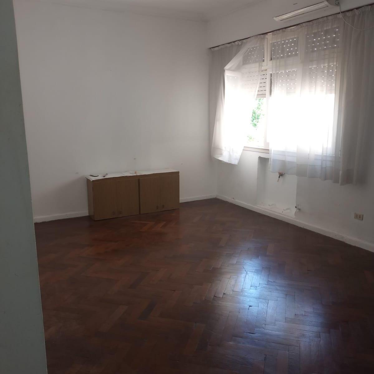 3 Amb. con Dependencia. 2 Baños. 4
