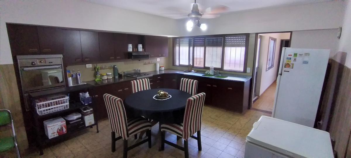 Foto de Casa 4 Amb con cochera - Lomas Del Mirador, imagen 2