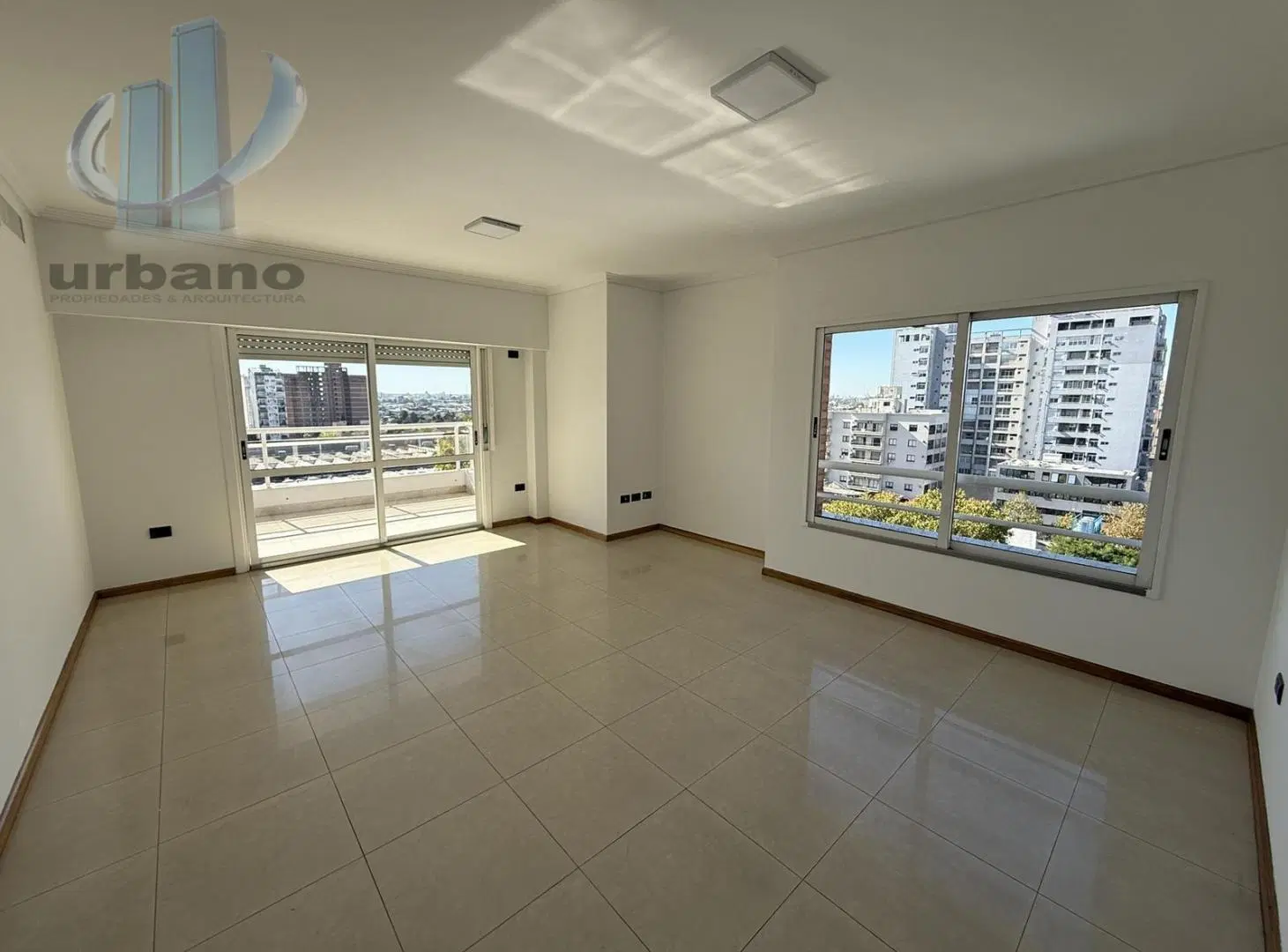 Departamento en Alquiler 4 amb. c/ cochera y baulera - Ramos Mejia 1
