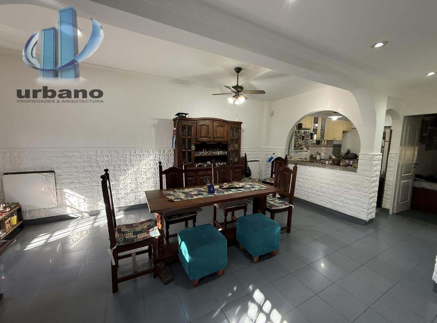 Foto de VENTA Tipo Casa 4 Amb. c/fondo - quincho - piscina - Villa Luzuriaga, imagen 3