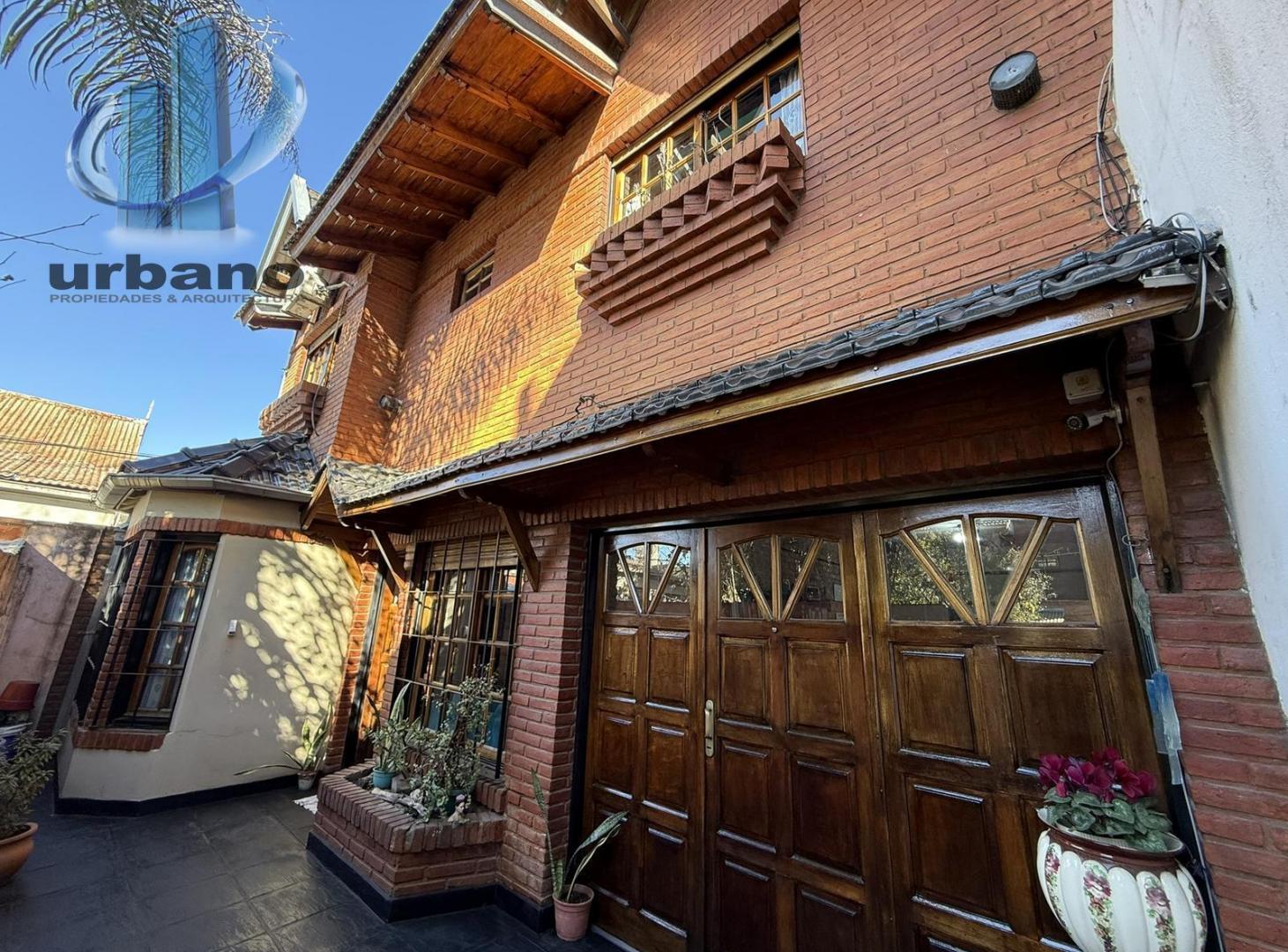 Foto de VENTA Tipo Casa 4 Amb. c/fondo - quincho - piscina - Villa Luzuriaga, imagen 1