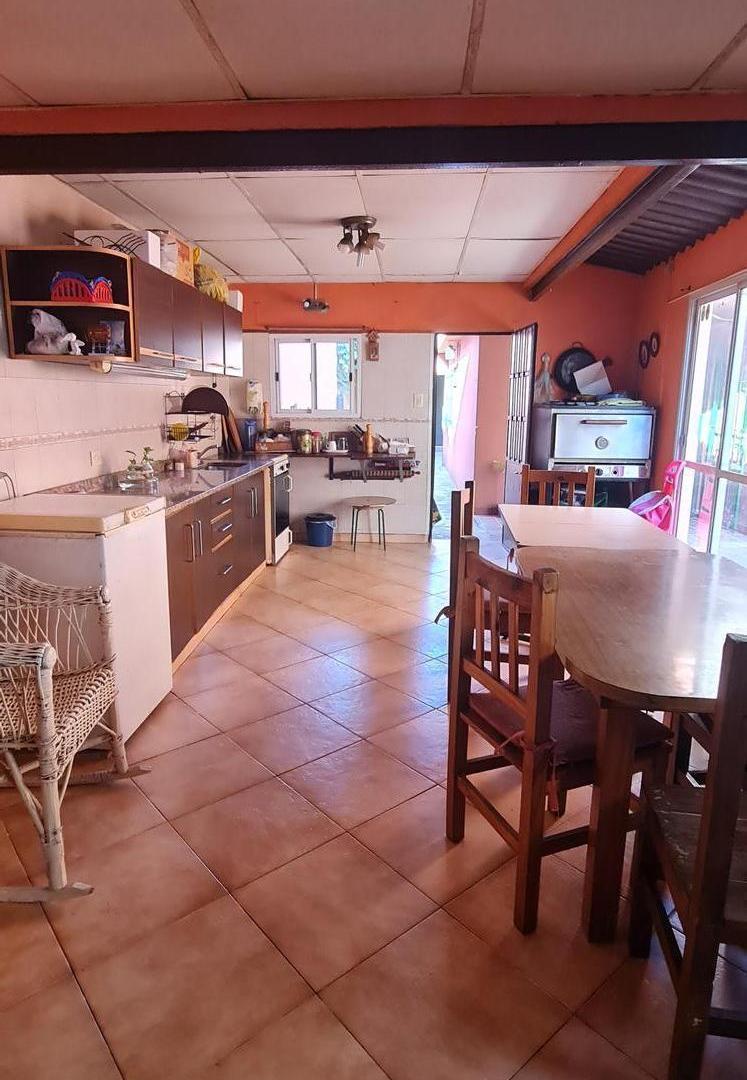 Foto de CASA SOBRE 3 AMBIENTES ,GGE PASANTE , HERMOSO QUINCHO, PARRILLA FONDO, imagen 1