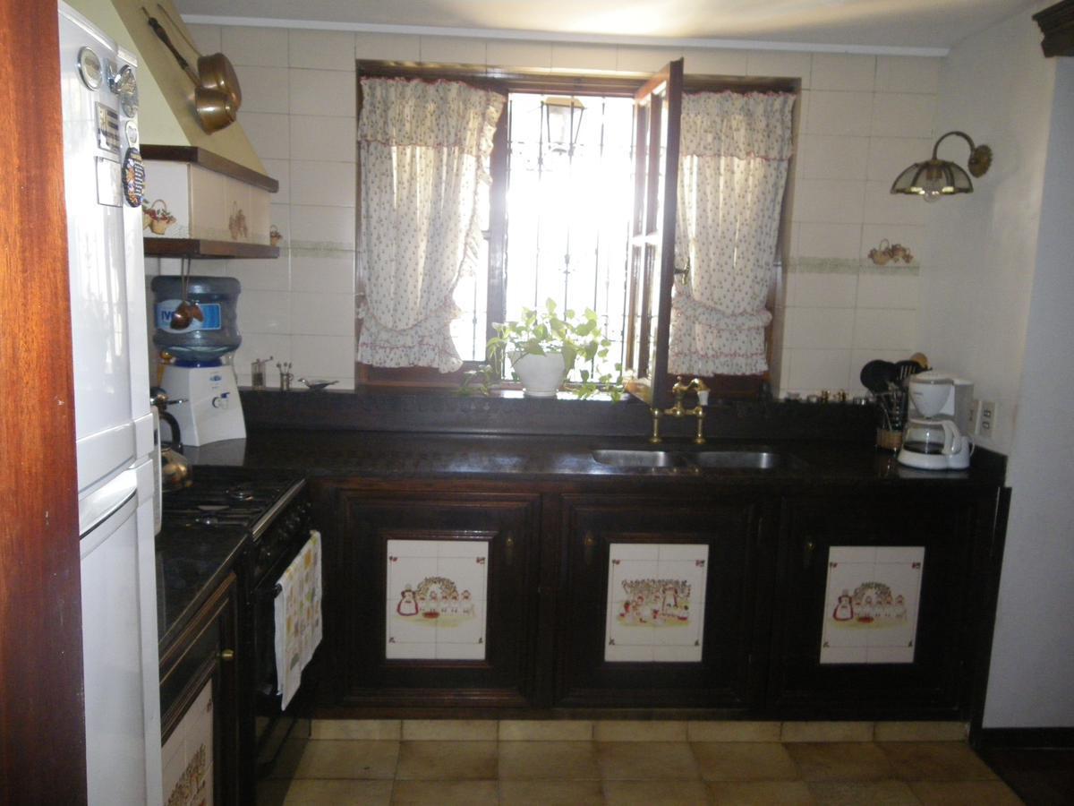 Foto de Excelente Casa de 5 ambientes en Barrio Caferatta en Parque Chacabuco, imagen 3
