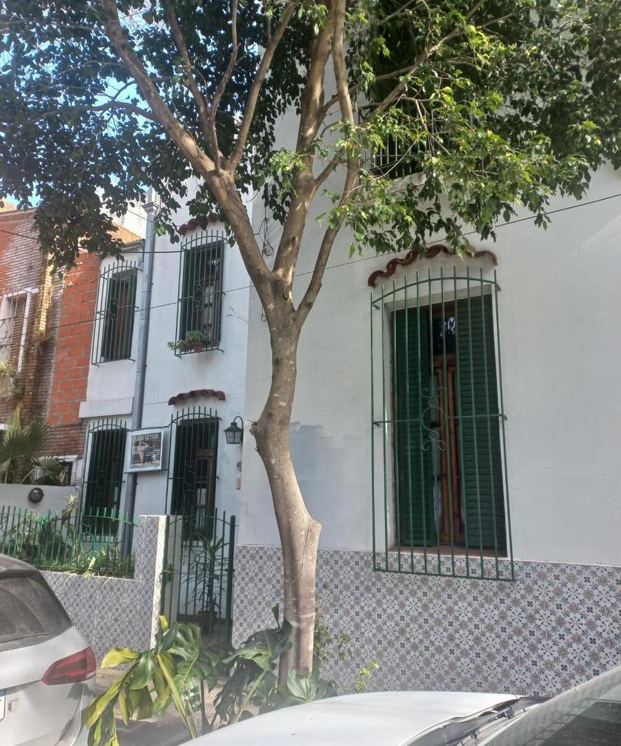 CASA EX MUNICIPAL DE 4 AMBIENTES C/PATIO Y PARRILLA