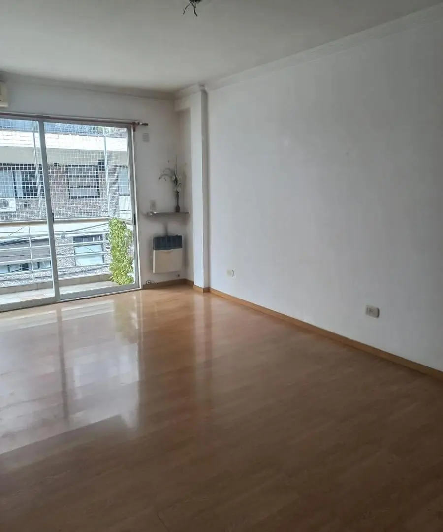 SEMIPISO DE 3 AMBIENTES C/BALCON CORRIDO AL FRENTE Y DOS BAÑOS 2