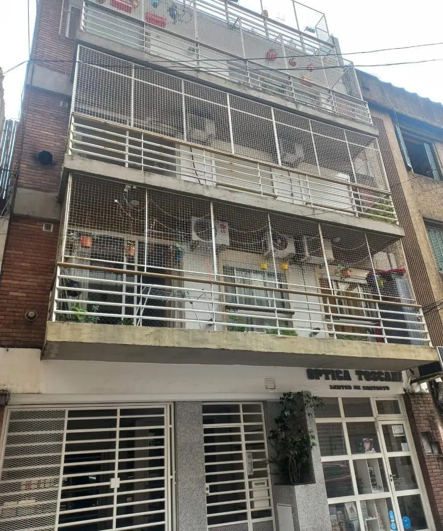 SEMIPISO DE 3 AMBIENTES C/BALCON CORRIDO AL FRENTE Y DOS BAÑOS 1