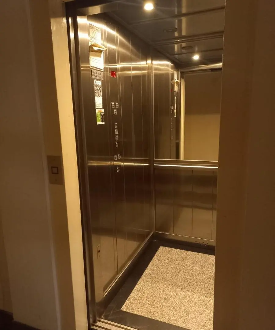 SEMIPISO DE 3 AMBIENTES C/BALCON CORRIDO AL FRENTE Y DOS BAÑOS 4