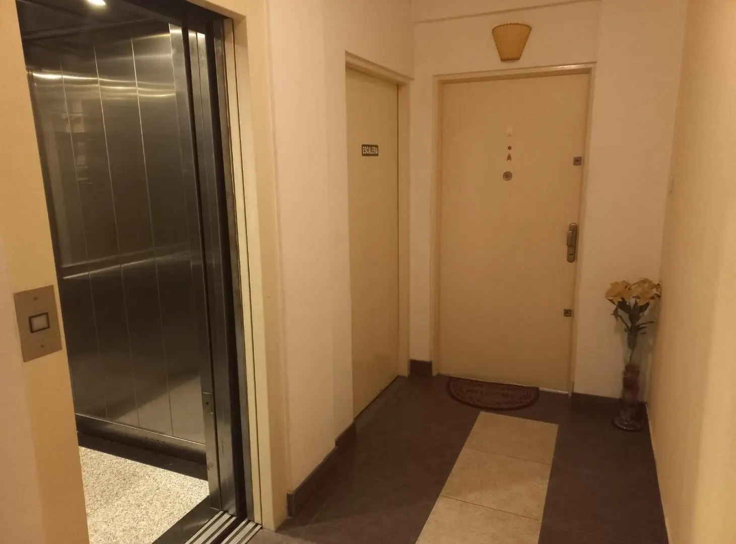 SEMIPISO DE 3 AMBIENTES C/BALCON CORRIDO AL FRENTE Y DOS BAÑOS 5