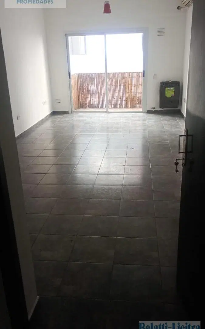 AMPLIO MONOAMBIENTE CON BALCON AL FRENTE 2