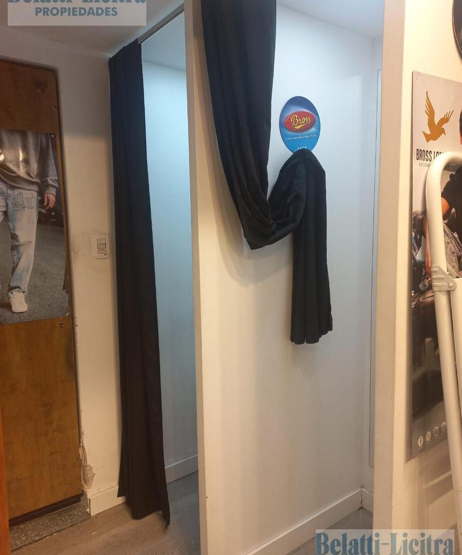 Foto de LOCAL EN VIA PUBLICA CON DEPÓSITO, OFFICE Y BAÑO, imagen 3