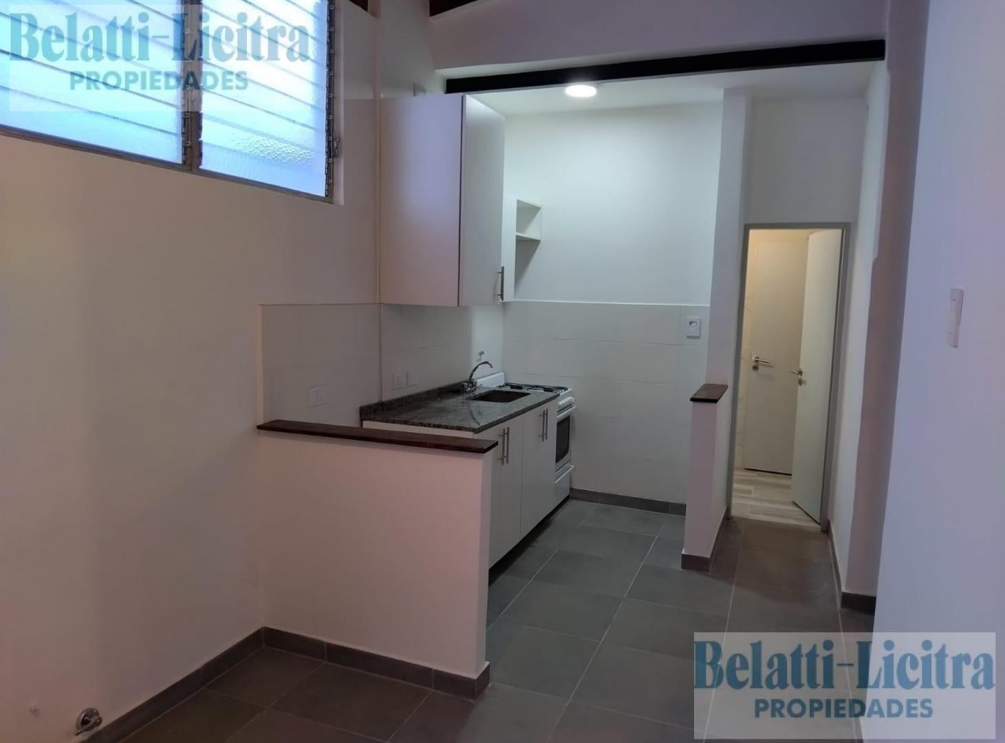 Foto de IMPECABLE PH DE 2 AMBIENTES PLANTA BAJA LATERAL, imagen 2