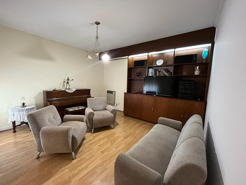 EXCELENTE CASA P.H. 4 AMBIENTES AL FRENTE/ VILLA SARMIENTO