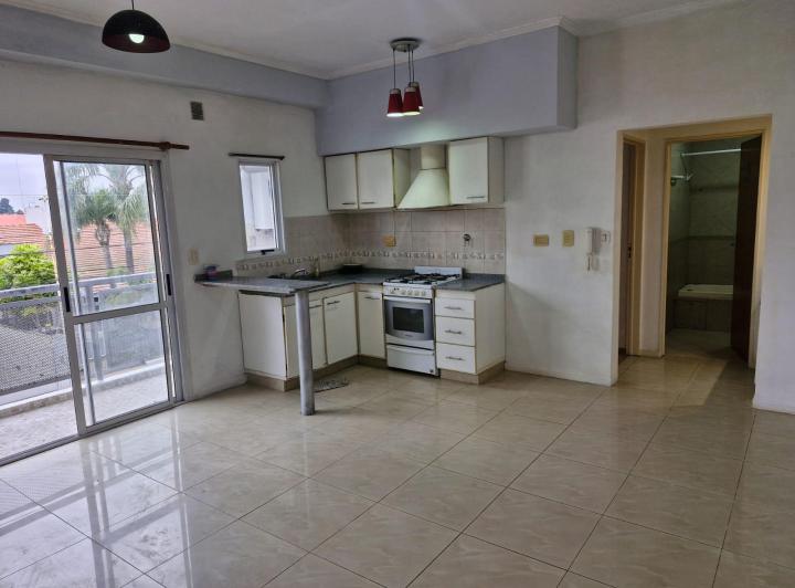 ALQUILER EXCELENTE DEPARTAMENTO 2 AMBIENTES / CON COCHERA FIJA/ VILLA SARMIENTO 2
