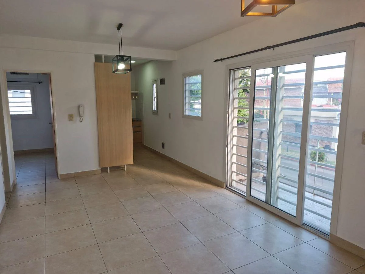 Foto de ALQUILER REGIO DEPARTAMENTO 2 AMBIENTES/ AL FRENTE/ CON COCHERA/ VILLA, imagen 5