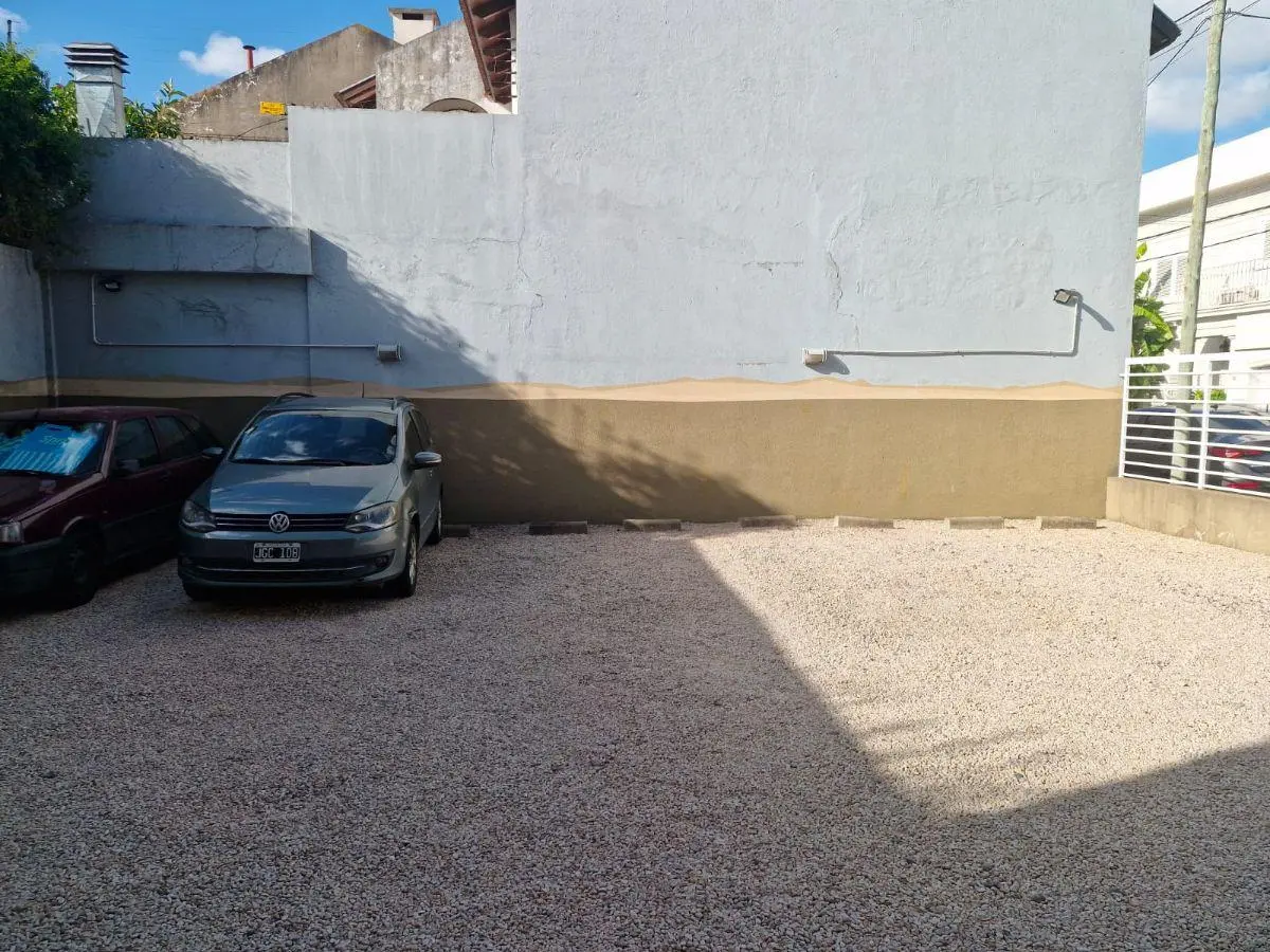 ALQUILER REGIO DEPARTAMENTO 2 AMBIENTES/ AL FRENTE/ CON COCHERA/ VILLA SARMIENTO 4