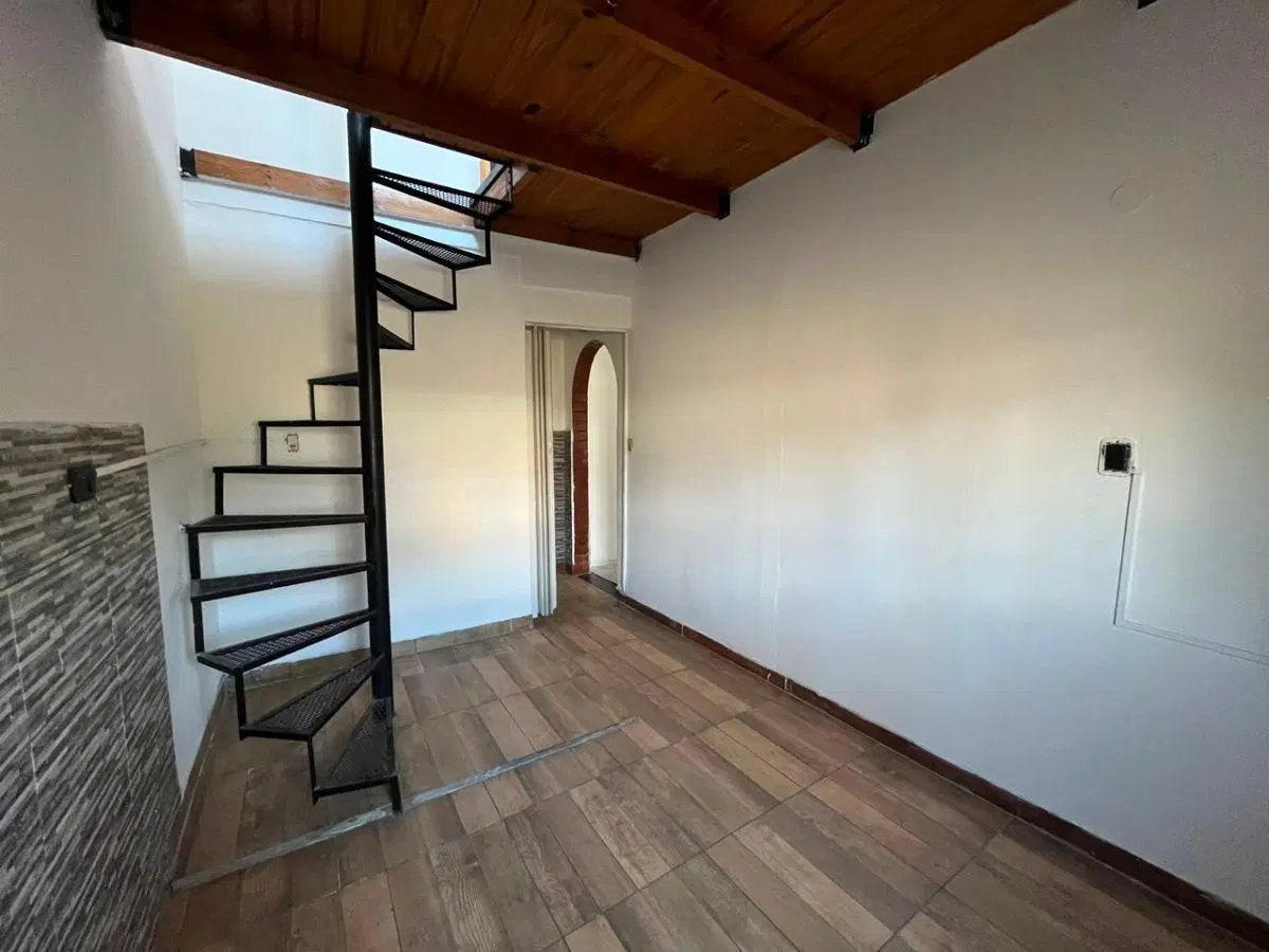 DÚPLEX DE 3 Y 1/2 AMBIENTES/ EXCELENTE UBICACIÓN/ VILLA SARMIENTO 3