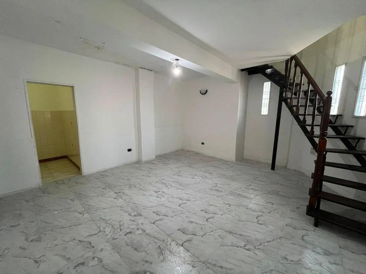 DÚPLEX DE 3 Y 1/2 AMBIENTES/ EXCELENTE UBICACIÓN/ VILLA SARMIENTO 1