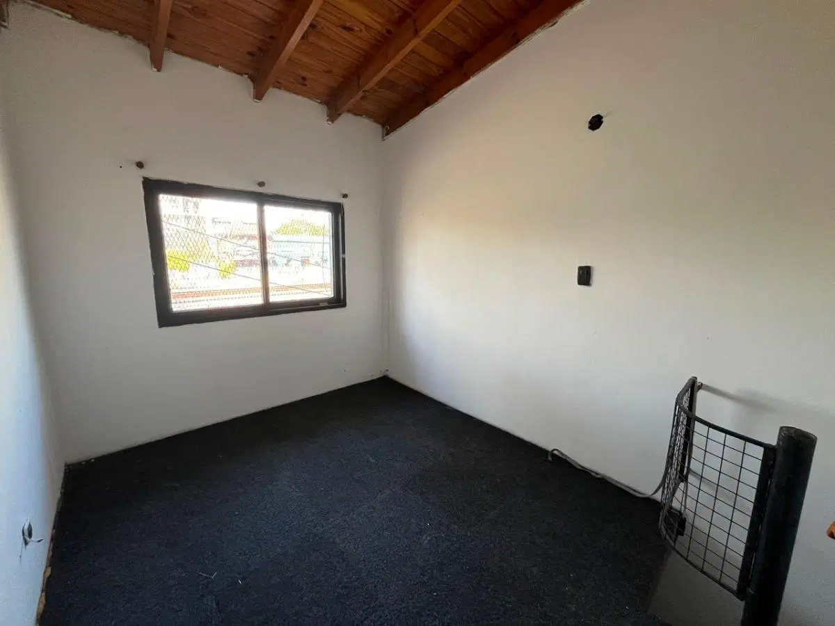 DÚPLEX DE 3 Y 1/2 AMBIENTES/ EXCELENTE UBICACIÓN/ VILLA SARMIENTO 2