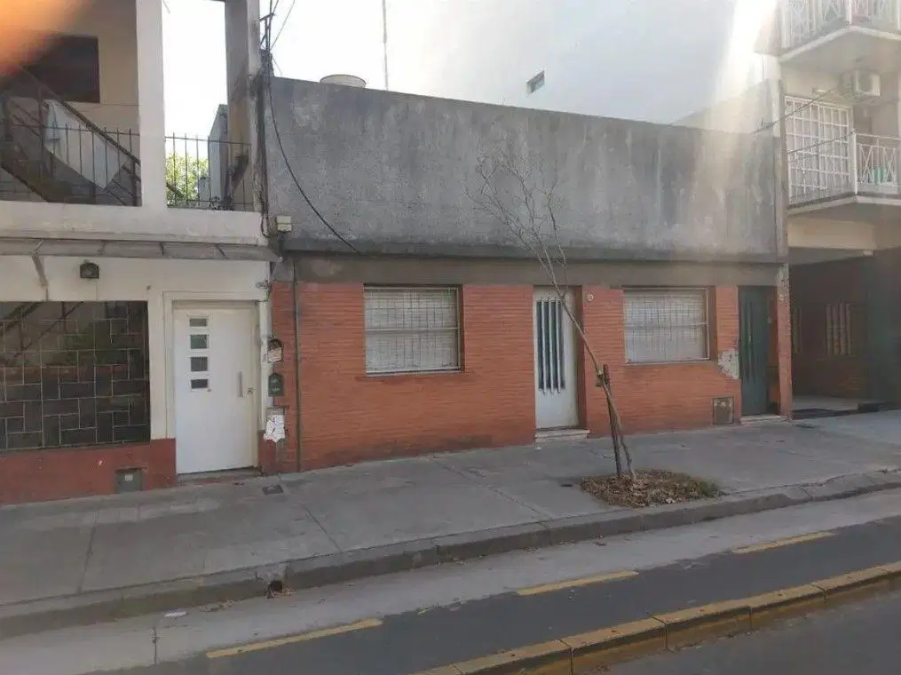 Local . | Juan Agustin Garcia al 2800 2