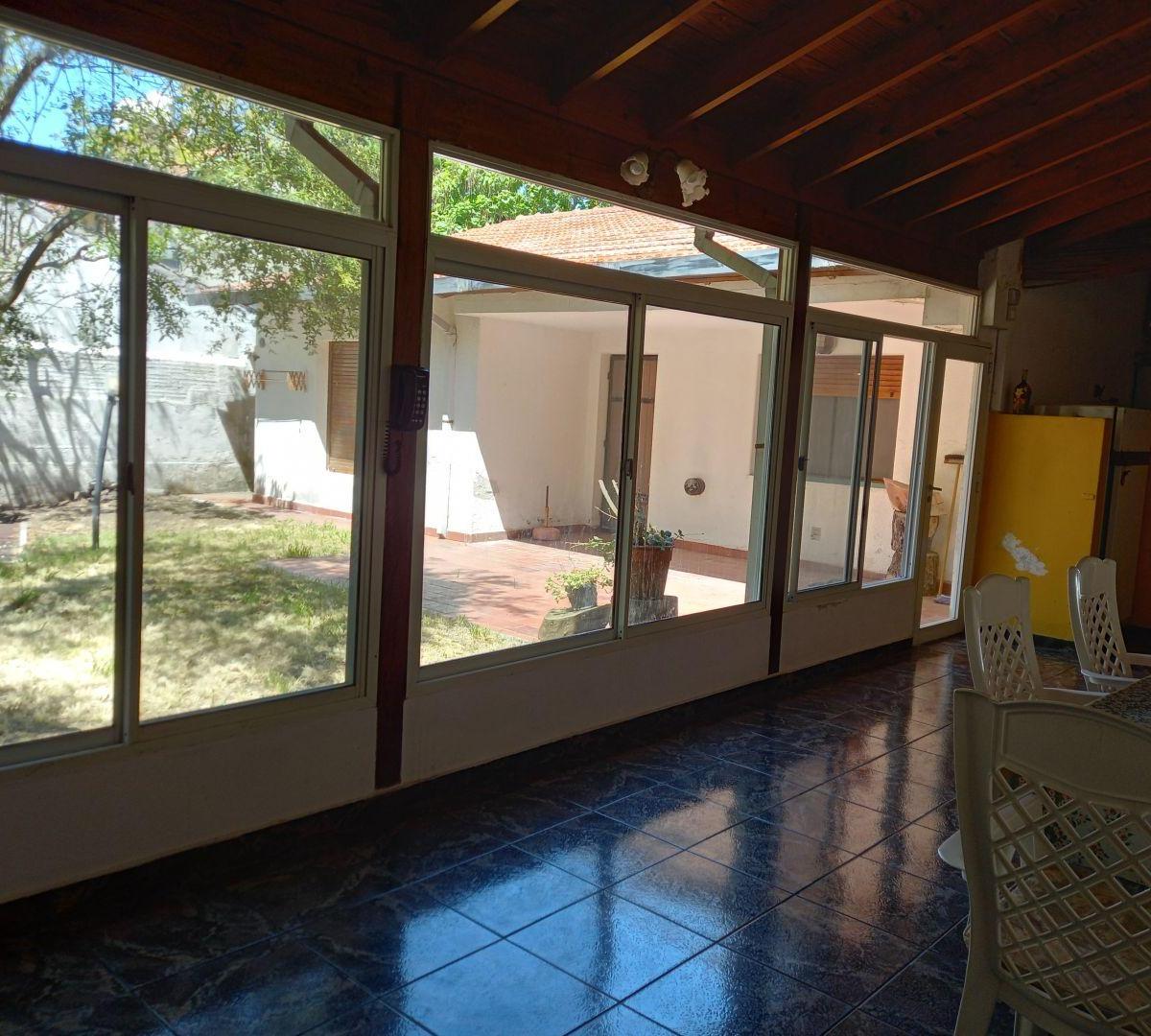 Casa 2 Dorm.. | La Rioja 2661 4