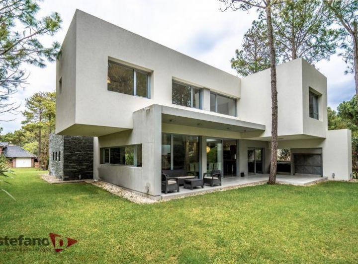 Casa 5 dormitorios. | SELENE 639