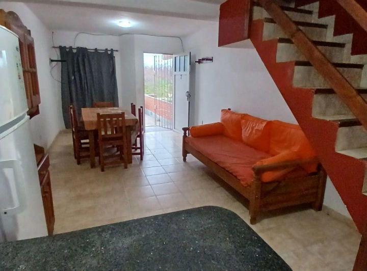Casa 2 dormitorios. | AV COSTANERA 3922 5