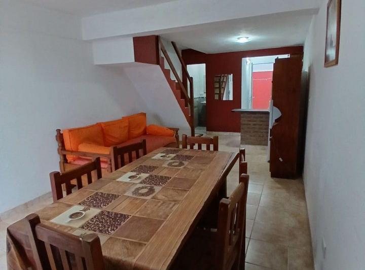 Casa 2 dormitorios. | AV COSTANERA 3922 4