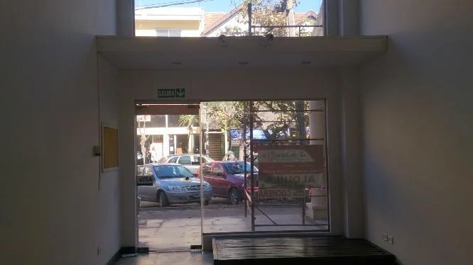 Local . | CONSTITUCION 949 4
