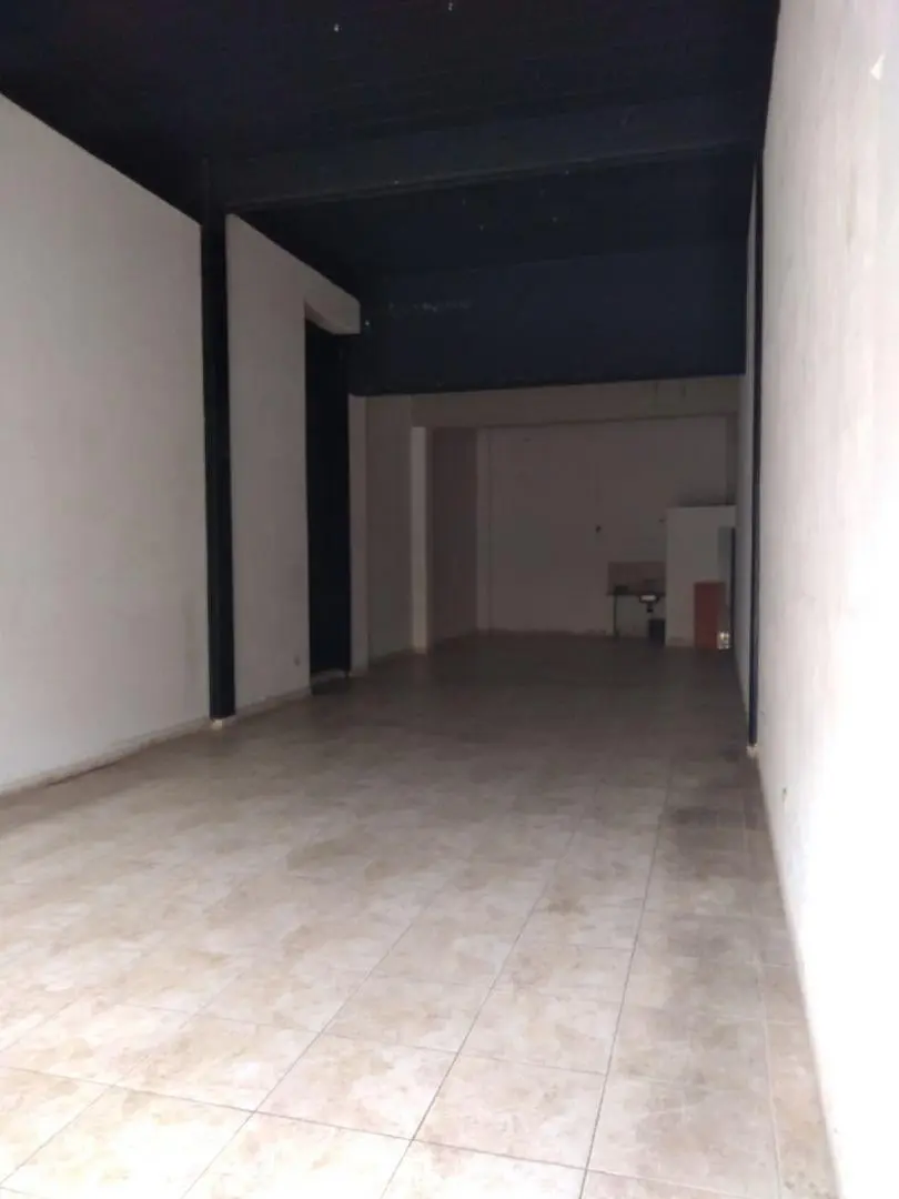 PROPIEDAD RESERVADA  Local . | CARRERAS,FCO DE LAS 22 3
