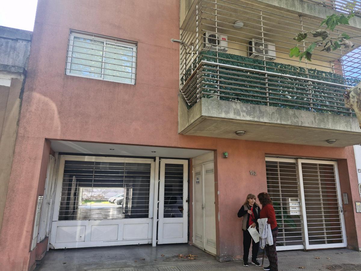 Villa Luro Cochera descubierta