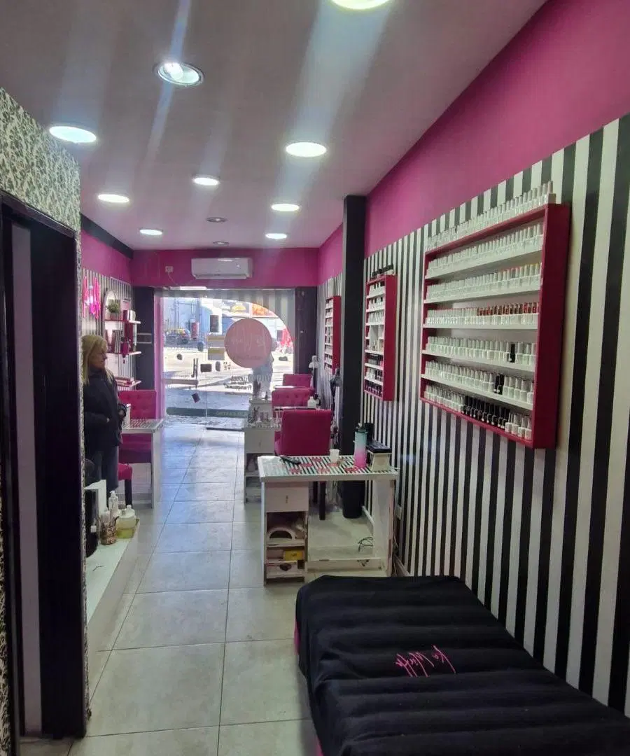 Liniers .Local comercial sobre av. Emilio Castro 4