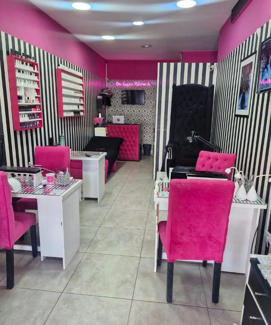 Liniers .Local comercial sobre av. Emilio Castro 3