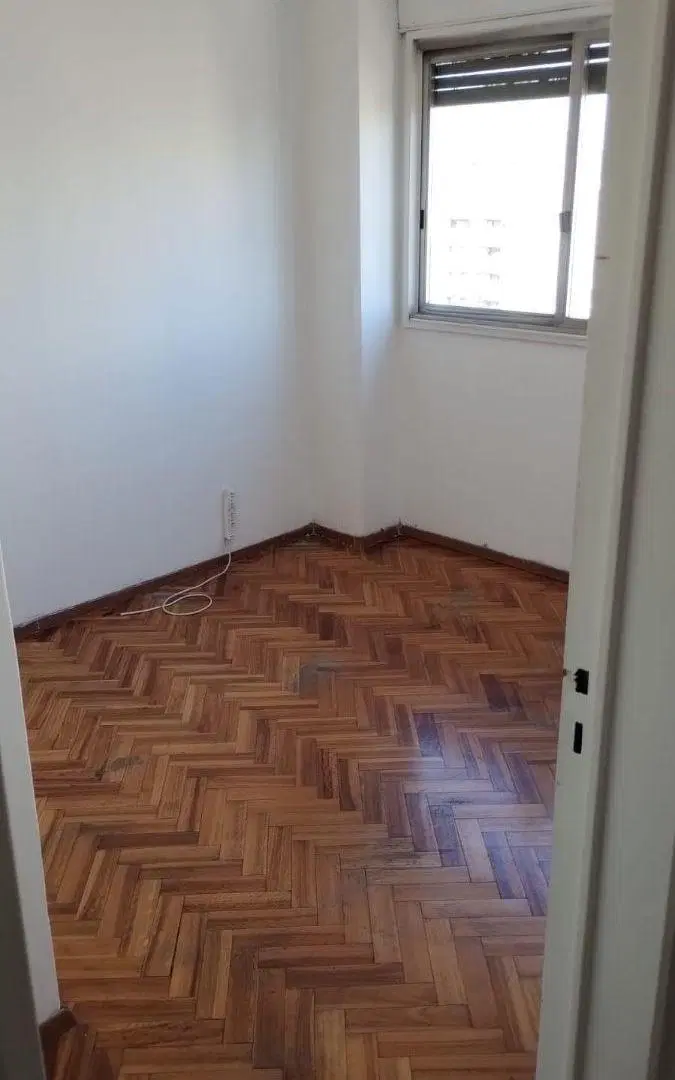 Liniers , depto 3 amb lat. balcón francés 9. Piso 8