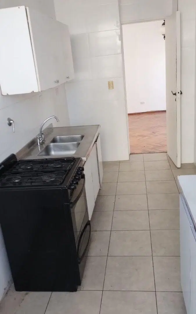 Liniers , depto 3 amb lat. balcón francés 9. Piso 4