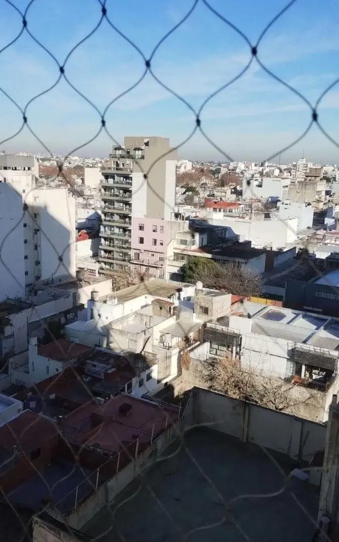 Liniers , depto 3 amb lat. balcón francés 9. Piso 3