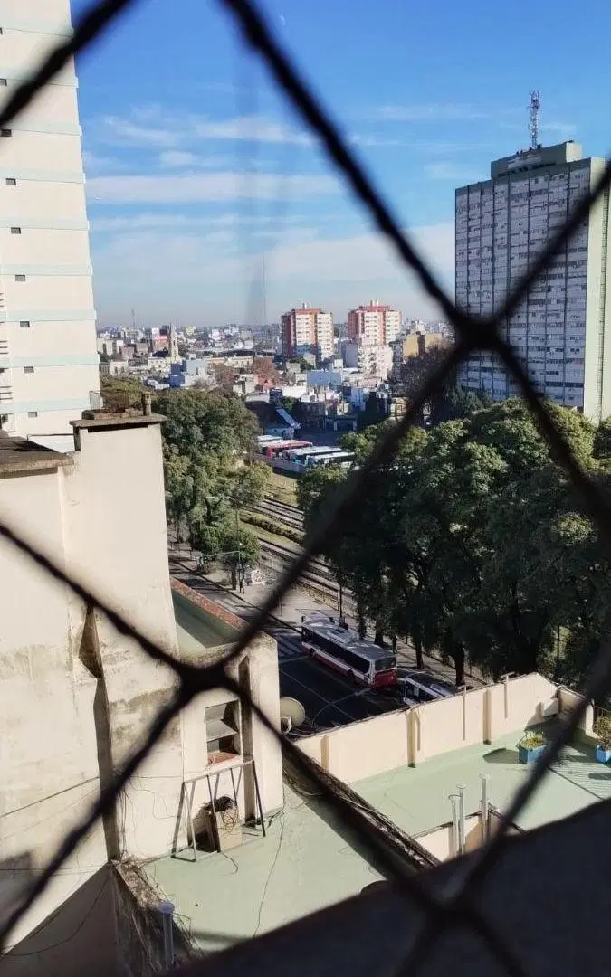Liniers , depto 3 amb lat. balcón francés 9. Piso 2